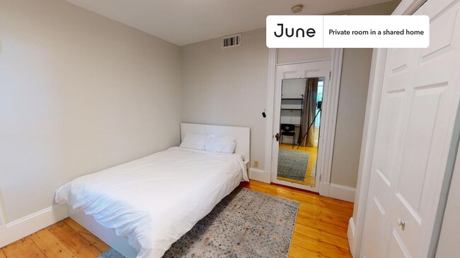 Building Photo - Private bedroom in 4 bed/1 bath Home