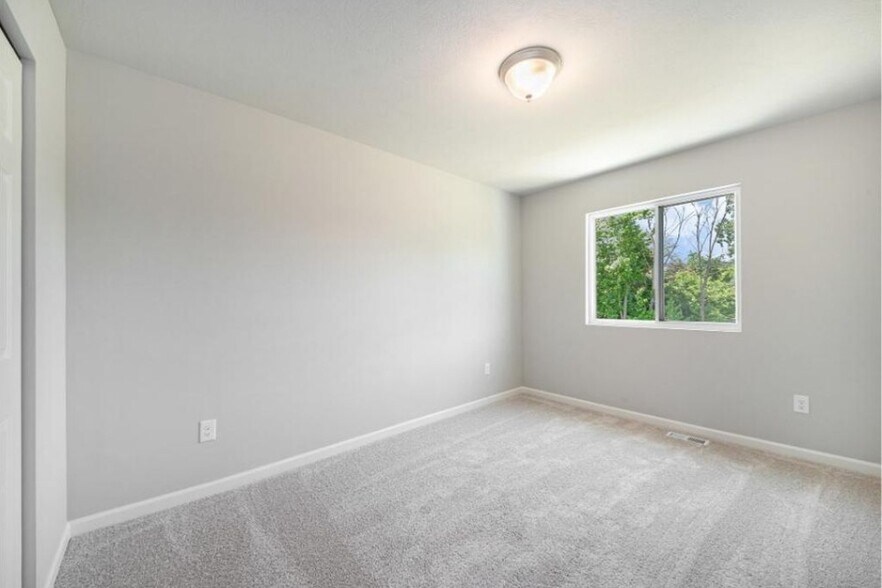 Building Photo - 4633 Glen Haven Dr