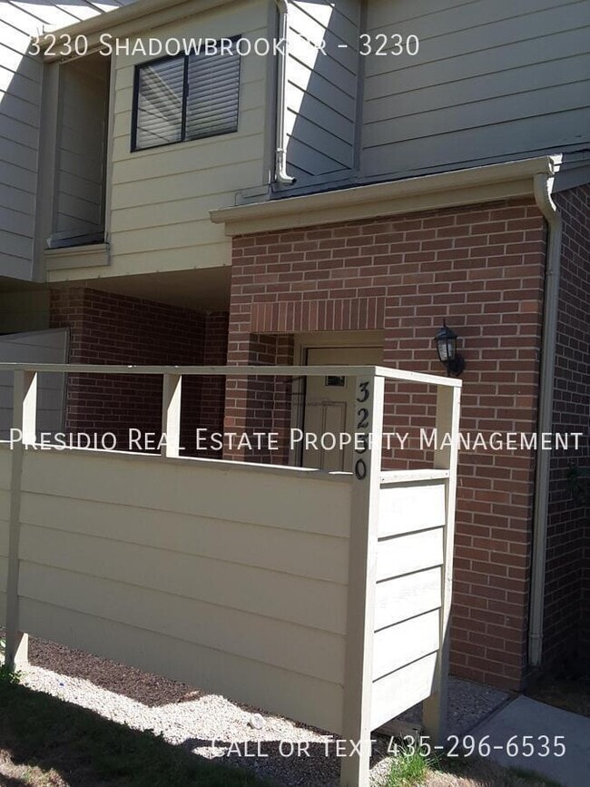 Primary Photo - 3230 N Shadowbrook Dr