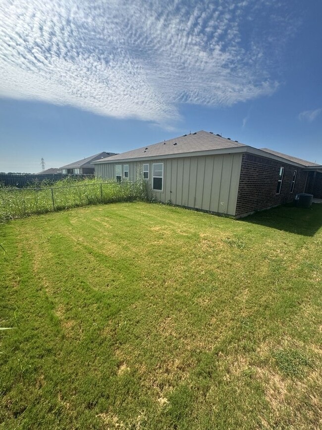 Building Photo - AVAILABLE NOW! (SECTION 8 ACCEPTED)