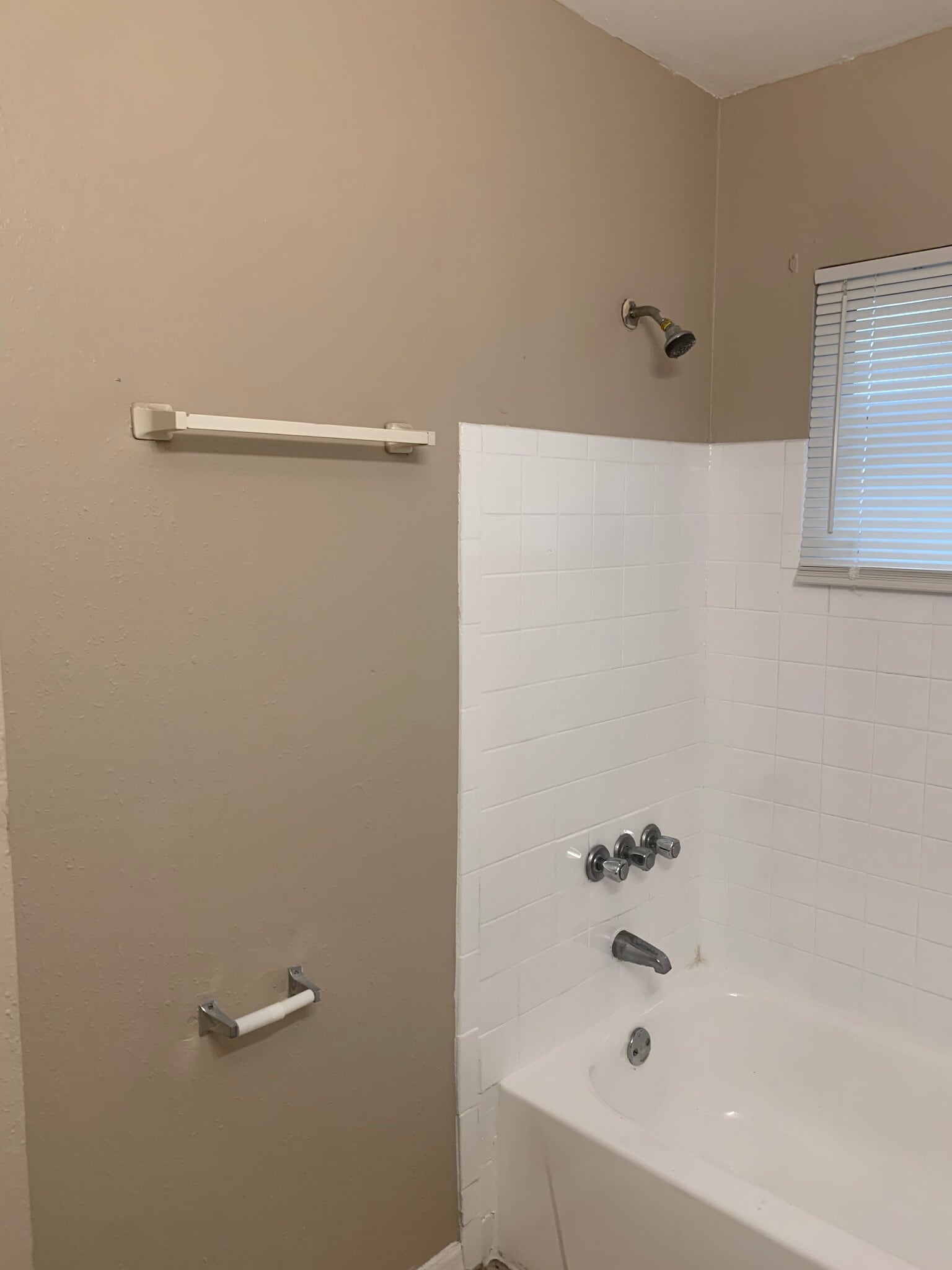 Building Photo - 10008 N Lantana Ave