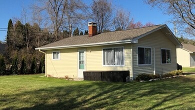 Building Photo - Fully-Furnished Cozy Retreat