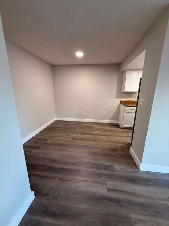 Building Photo - 1885 40th Ave