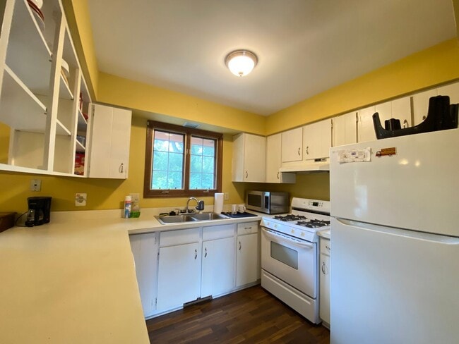 Building Photo - 2 Bedroom Condo In Schererville