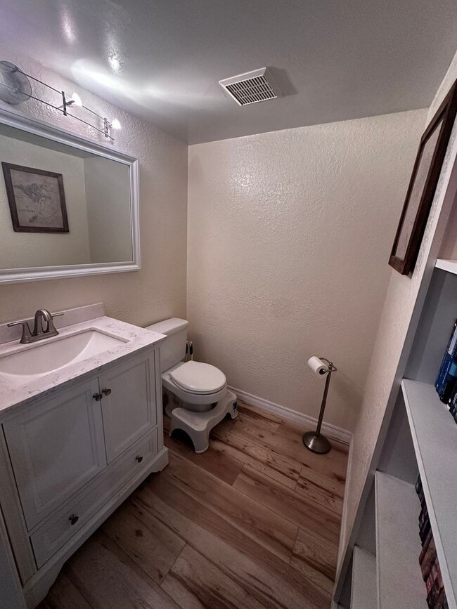 Building Photo - Beautiful, Charming 2-story townhome 2 bedroom and 1.5 bath located on the cusp of Clairemont and...