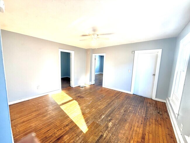 Building Photo - 909 Oak St