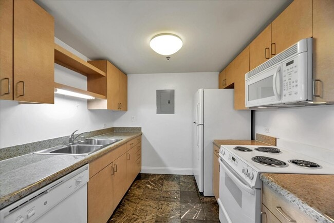 Building Photo - 425 W Beech St