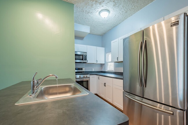 Building Photo - 426 Borland St