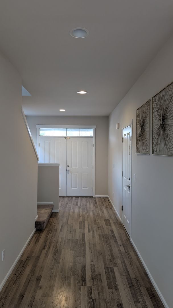 Building Photo - 5 bedroom Marysville 2 story home