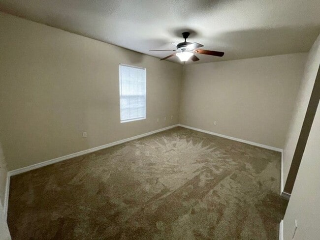 Building Photo - Nice 2 Bedroom/2.5 Bath/1 Car Garage End Unit Townhome For Rent!