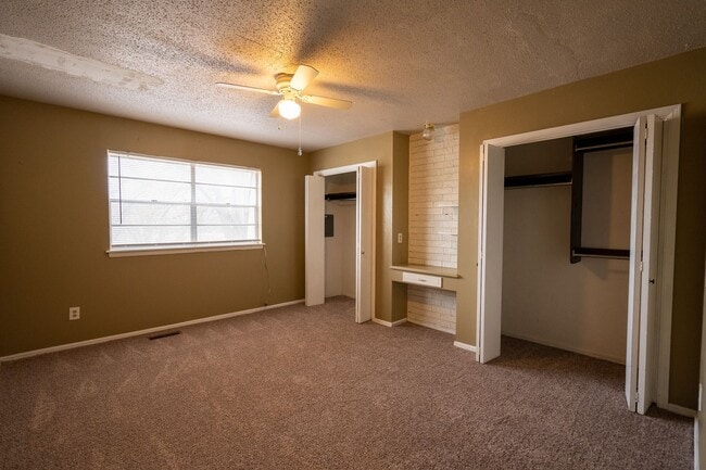 Building Photo - Spacious Backyard, 2 Car Garage, Close to NW Expressway!