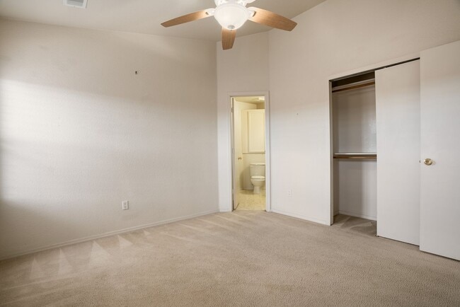 Building Photo - San Antonio Condos Gem!