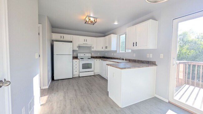 Building Photo - 213 Audubon Dr