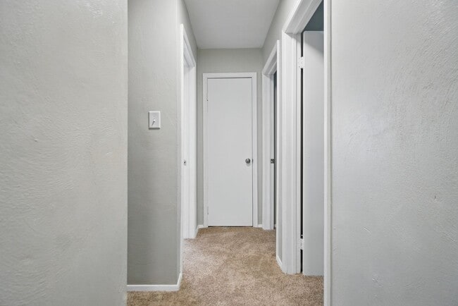 Building Photo - Mangold Real Estate - Conveniently Located...
