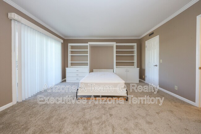 Building Photo - 3940 E Timrod St