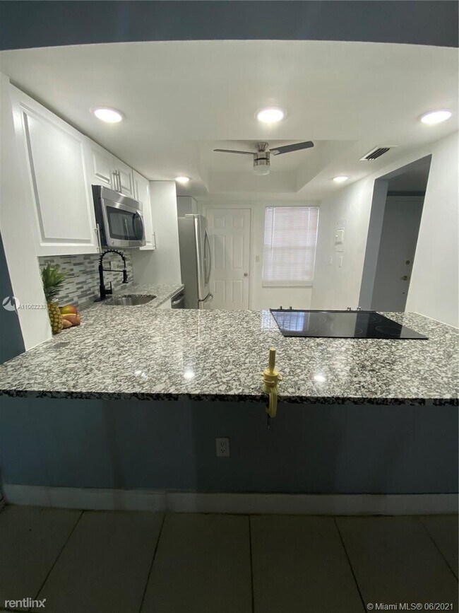 Building Photo - 2 br, 2 bath Condo - 1551 NE Miami Gardens Dr