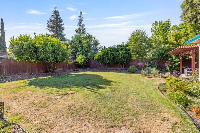 Building Photo - 2018 W Los Altos Ave