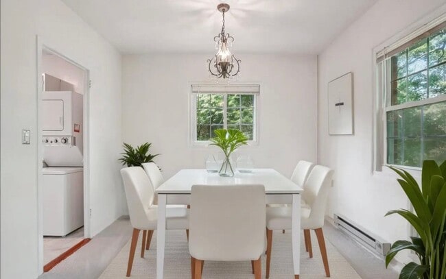 Building Photo - Charming Tree-Top Condo in Historic Parkfa...