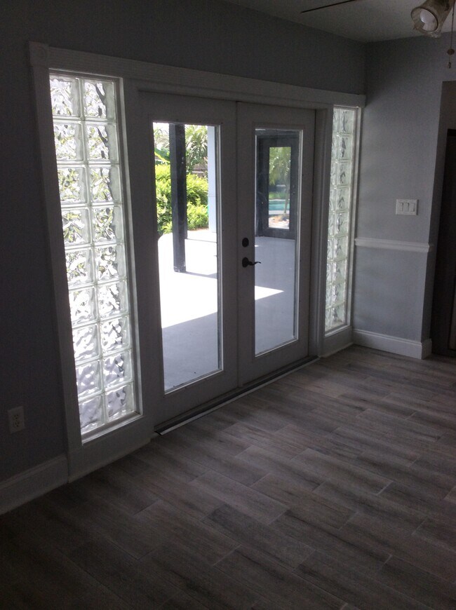 Building Photo - 1401 Silverstone Ave