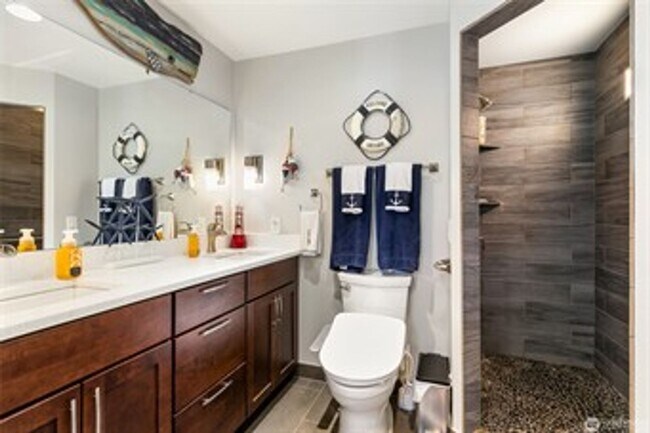 Building Photo - Gorgeous 5 Bedroom Home with Bayview - Bir...
