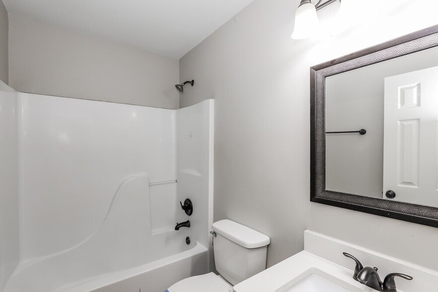 Building Photo - 2750 Old S Dr