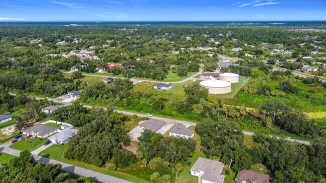 Building Photo - Brand New Home in North Port *3 Bedrooms & 2 Baths*