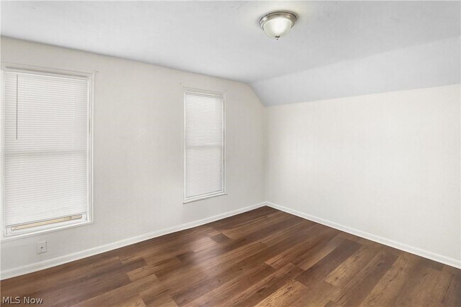 Building Photo - 505 Brown St