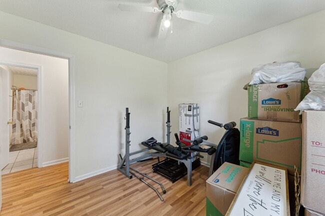 Building Photo - AVAILABLE NOW! (Pet Friendly)