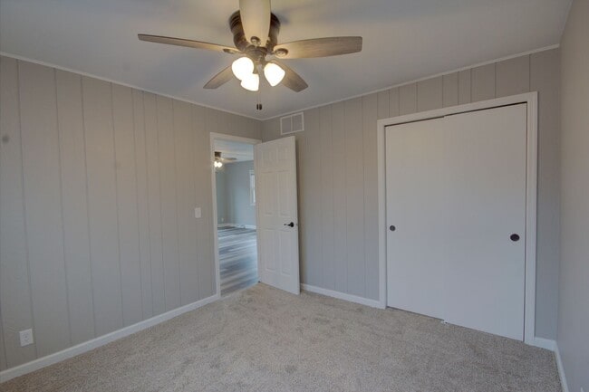 Building Photo - Remodeled 2 bed home