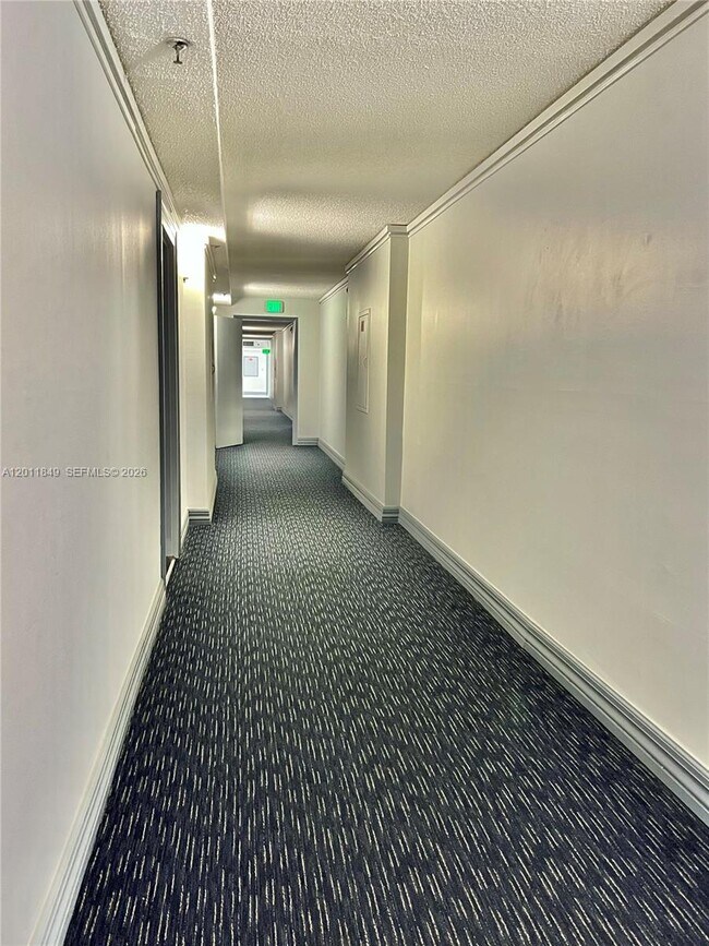 Building Photo - 17011 N Bay Rd