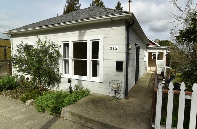 Primary Photo - 312 Nevada Ave