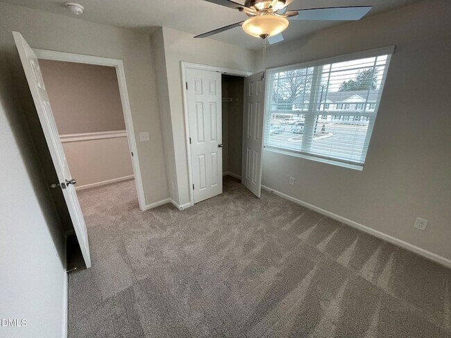 Building Photo - 1019 Peony Ln