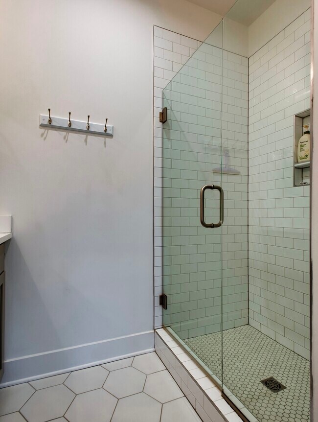 Building Photo - 700 James Ave