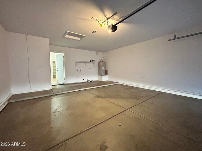 Building Photo - 15036 W Calavar Rd