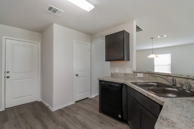 Building Photo - 212 Fallow Deer Dr