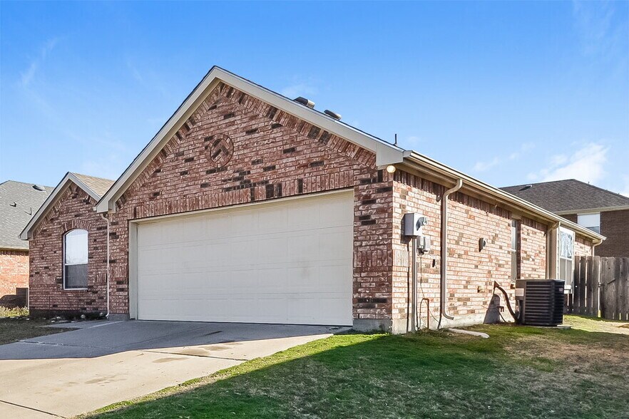 Building Photo - 4408 Blackberry Rd
