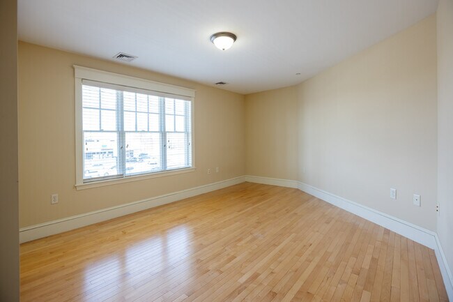 Bedroom - 868 Highland Ave