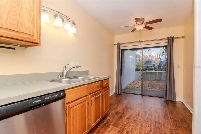 Building Photo - 8737 Bardmoor Pl
