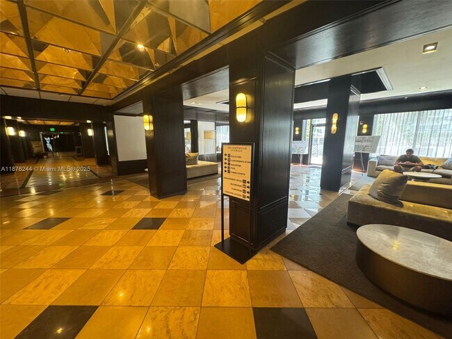 Building Photo - 600 NE 36th St