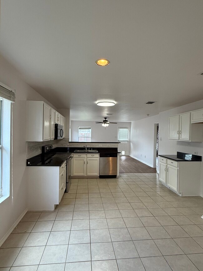 Building Photo - 8913 Quarry Ridge Trail