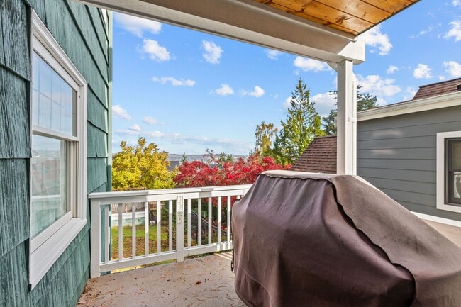 Building Photo - 4Bd/3Ba Seattle House