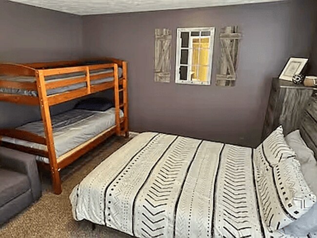 Building Photo - Spacious 4-Bed Westside Home