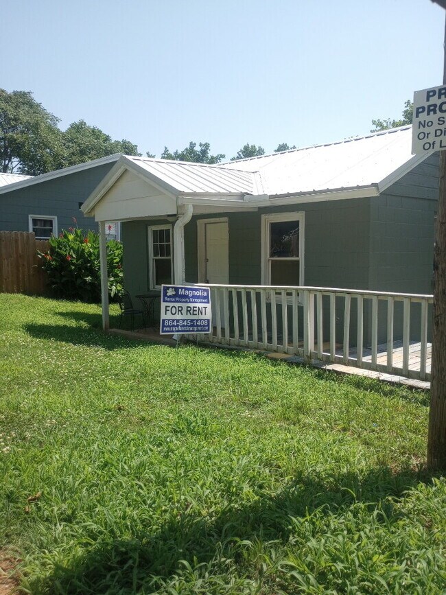 Building Photo - "Charming 2-Bedroom Home with Hardwood Elegance in Spartanburg!"