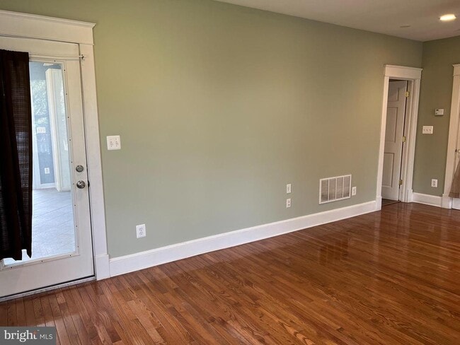 Building Photo - 2237 N Wakefield St