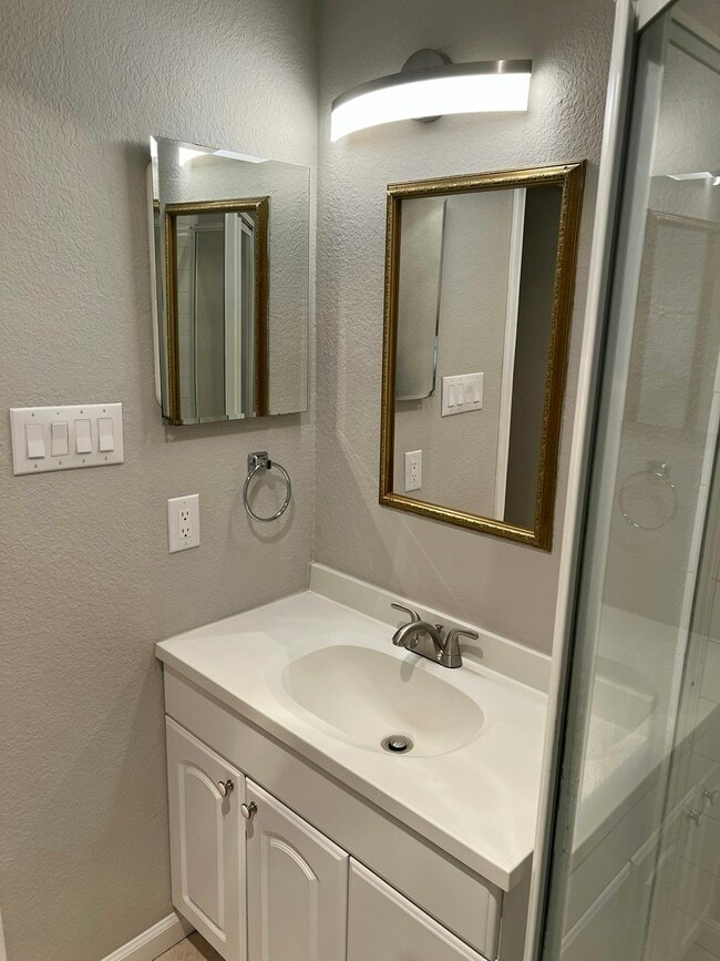 Building Photo - 10622 Hermosa Dr