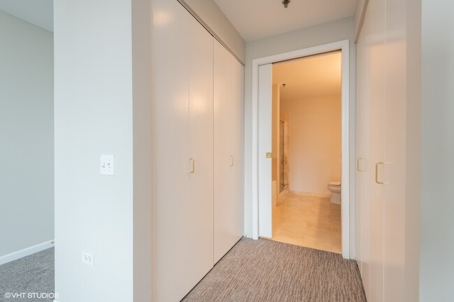 Building Photo - 1515 S Prairie Ave