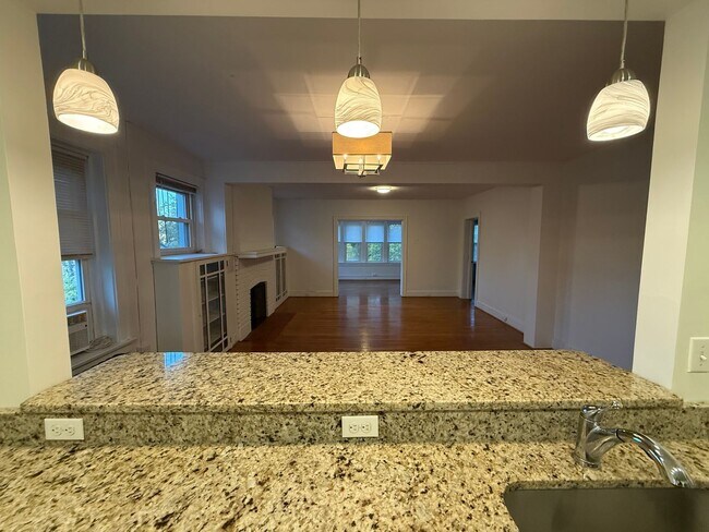 Building Photo - 204-204 S Braddock Ave