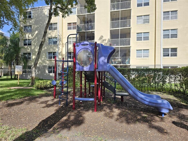 Building Photo - 8290 Lake Dr