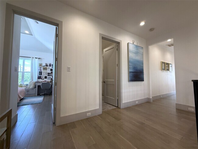 Building Photo - 4043 Tartan Ln