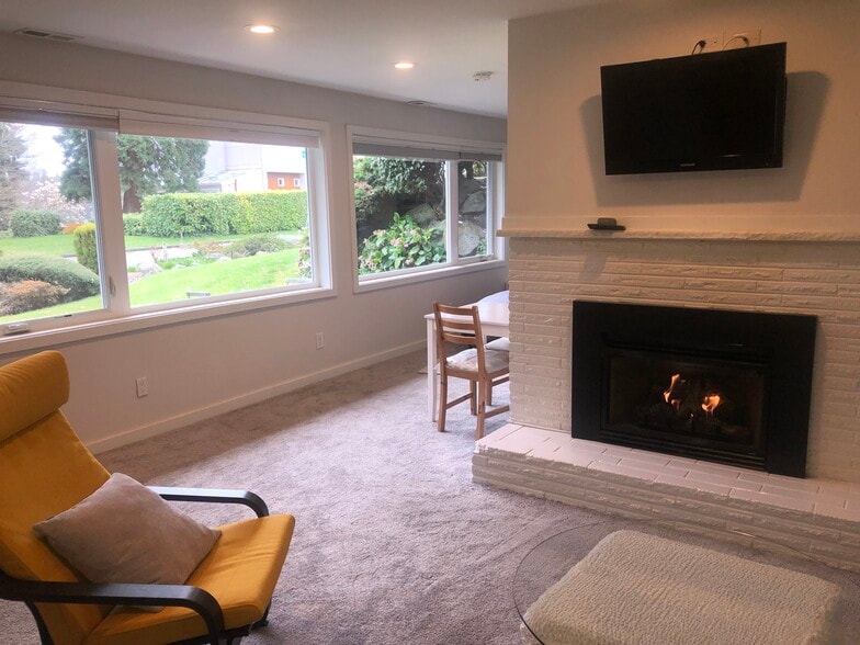 Building Photo - 4035 51st Ave S